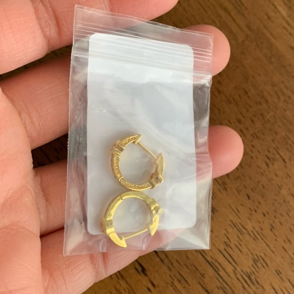 NWOT Disney Mickey Mouse & Minnie Mouse Sparkling Hoop Earrings Gold - Picture 3 of 9